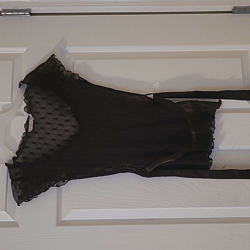 Beautiful XS lace top with tieng option